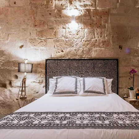 Bed & Breakfast 19.52 *