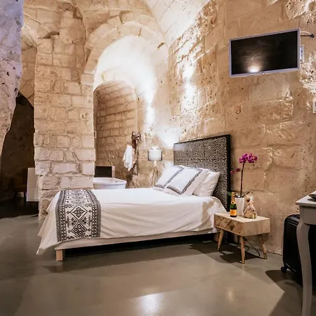 Bed & Breakfast 19.52 *